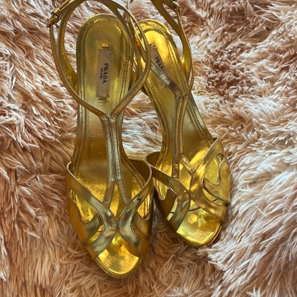 PRADA ✨ | Metallic Gold Leather T Strap Platform Sandals Size 42 | 11 Women’s US - Picture 9 of 12